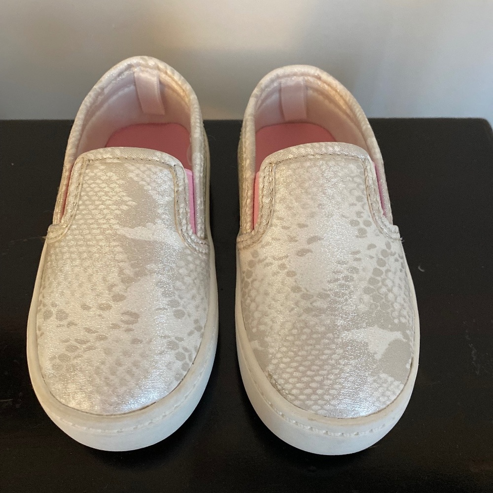 Toddler girl slip on shoes size 6, Carter ,white